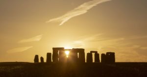 Lever de soleil de solstice d'été à Stonehenge